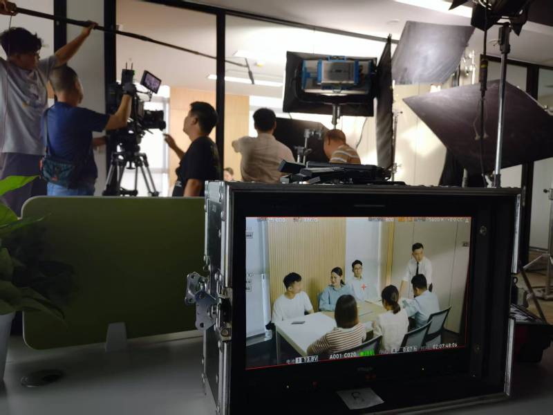 宁河县TVC拍摄公司：科技产品视觉化大师，诠释未来感与功能美学